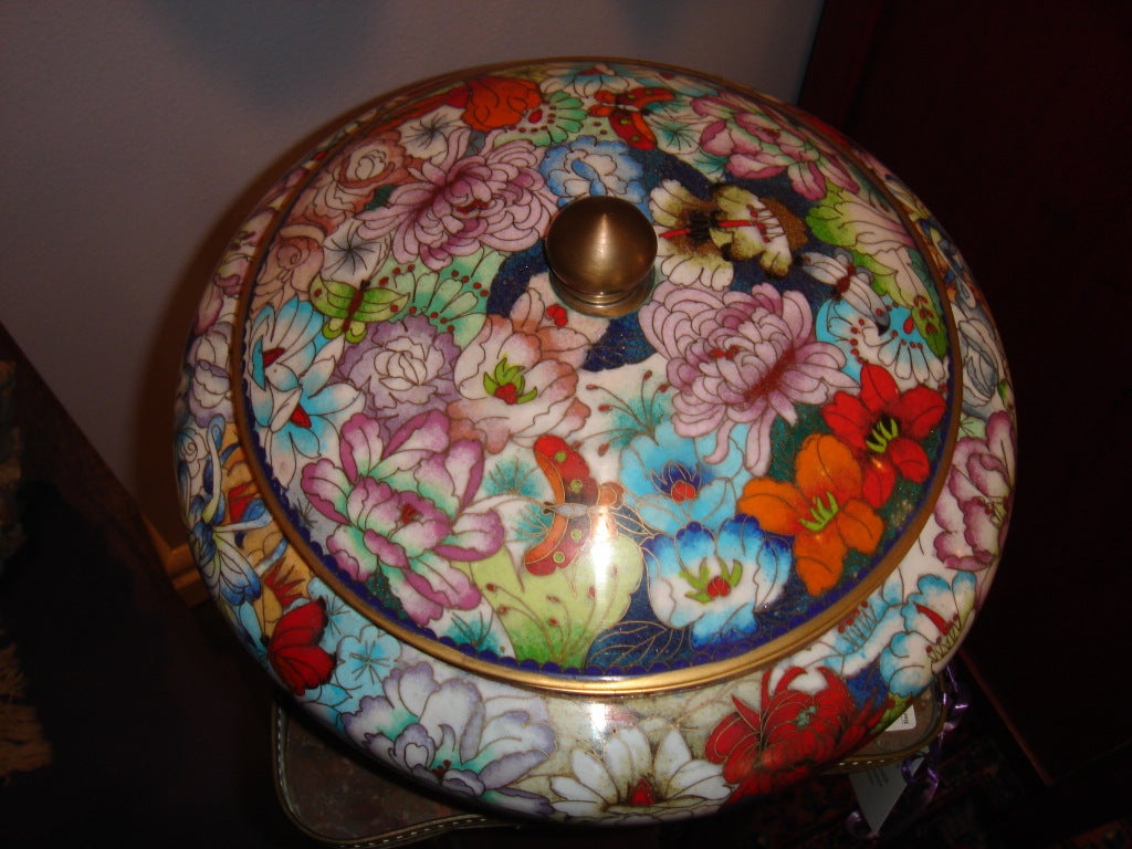 Large Cloisonné Bowl w/ Lid & Stand In Excellent Condition In Sarasota, FL