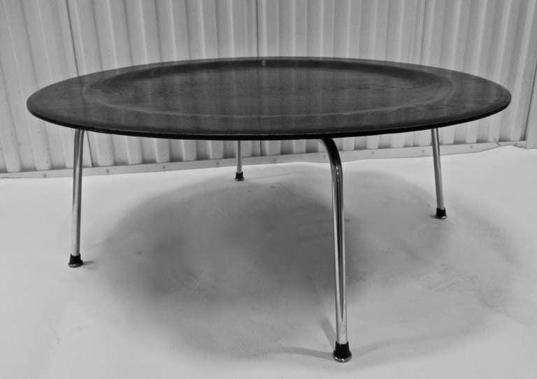 EARLY METAL LEG ORIGINAL BLACK SURFACE DISH TOP TABLE by Charles Eames