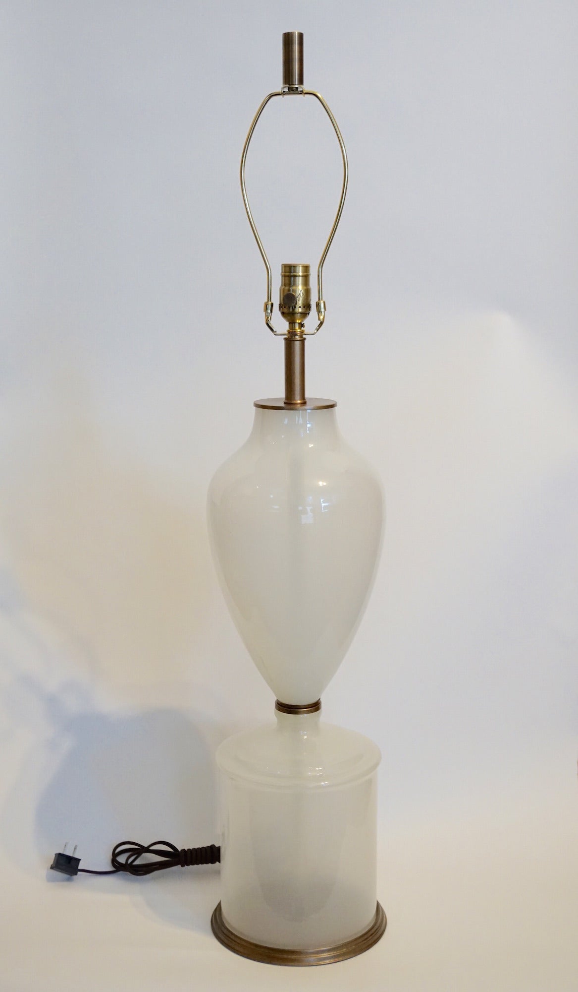 Murano Opaline Table Lamp In Excellent Condition For Sale In Los Angeles, CA