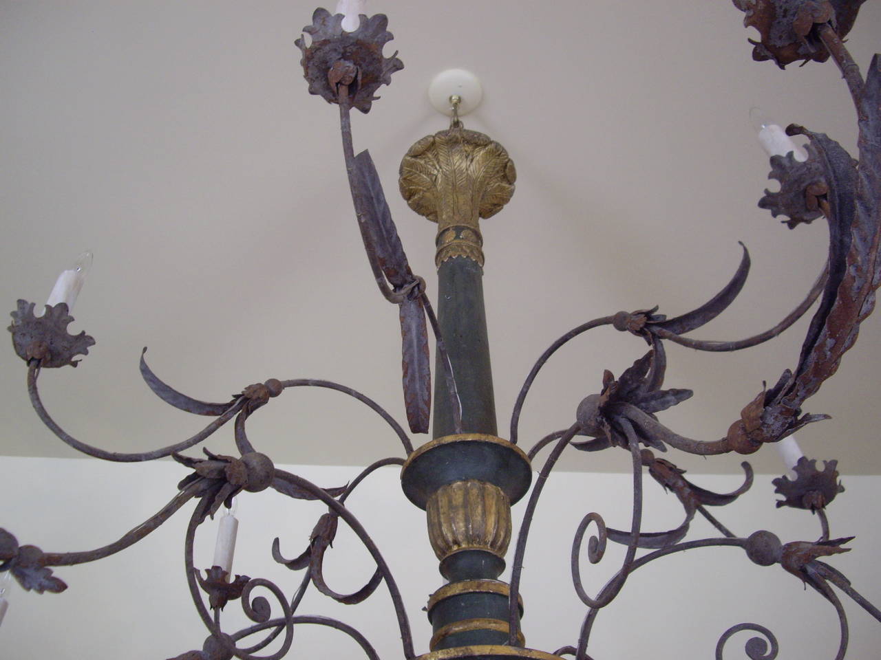 Neoclassical Large late 18th/19th Century Italian Chandelier For Sale