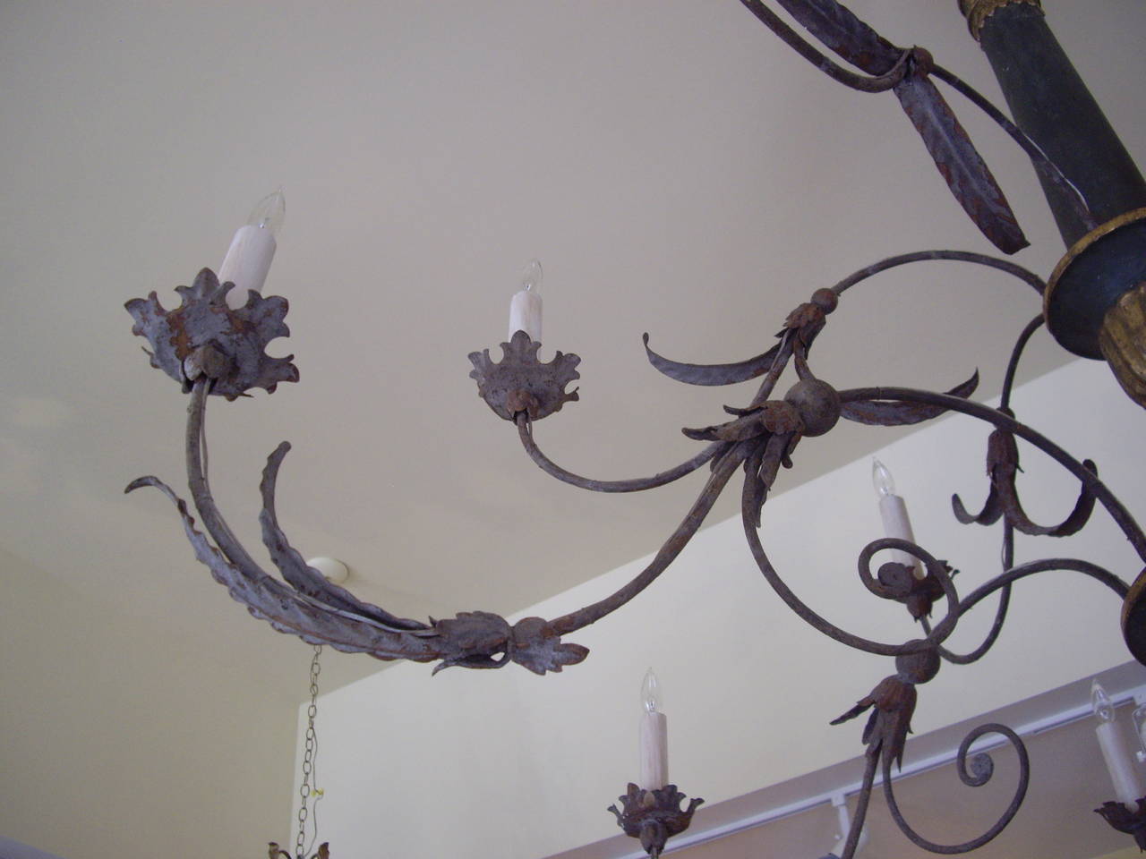 Large late 18th/19th Century Italian Chandelier In Good Condition For Sale In New Orleans, LA