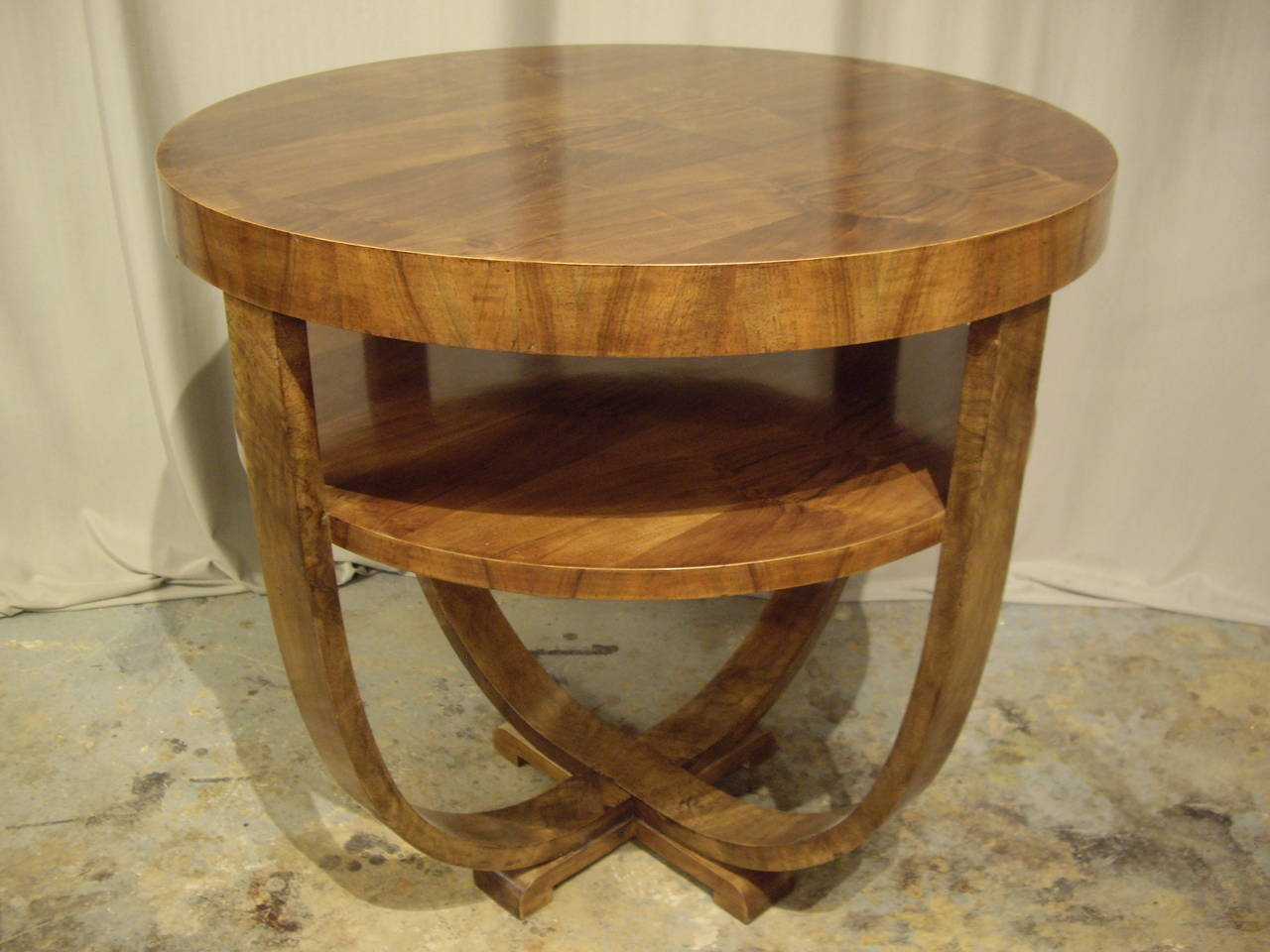 Round Elegant Walnut Art Deco Table In Excellent Condition In New Orleans, LA