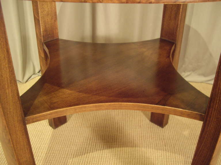 Mid-20th Century Elegant Walnut Art Deco Round Table