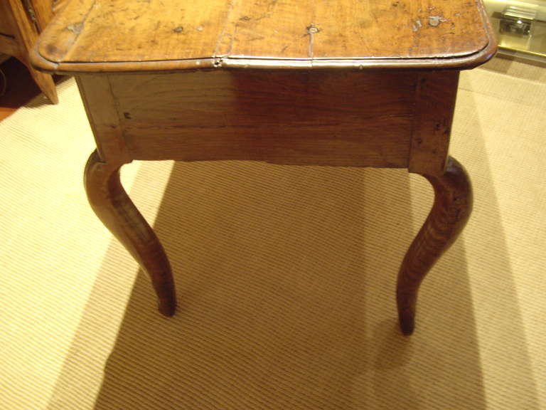 French Provincial Walnut Table In Good Condition In New Orleans, LA