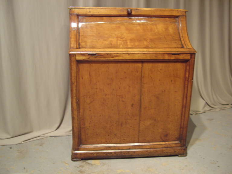 French Provincial Bin In Good Condition In New Orleans, LA