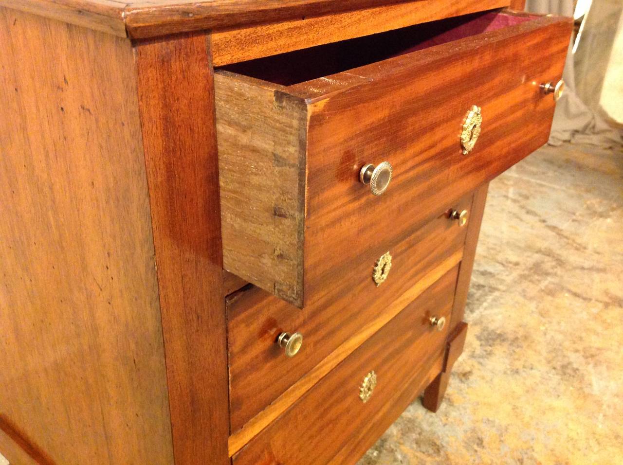 Late 19th Century Petite Directoire' Style Commode In Good Condition For Sale In New Orleans, LA