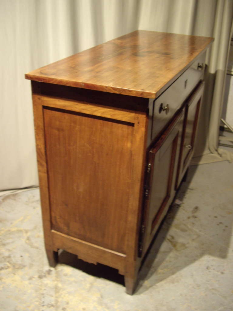 Early 19th Century French Walnut Buffet In Excellent Condition In New Orleans, LA