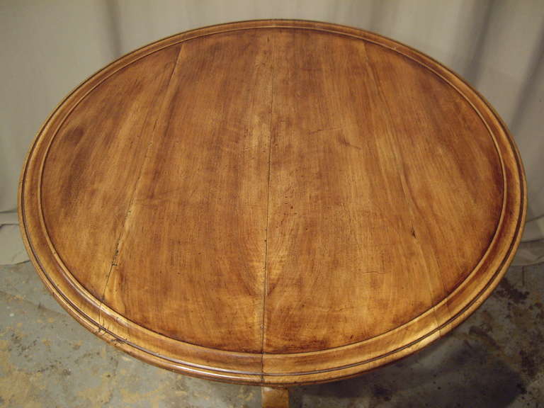 19th Century French Provincial Walnut Tripod Round Table In Excellent Condition In New Orleans, LA