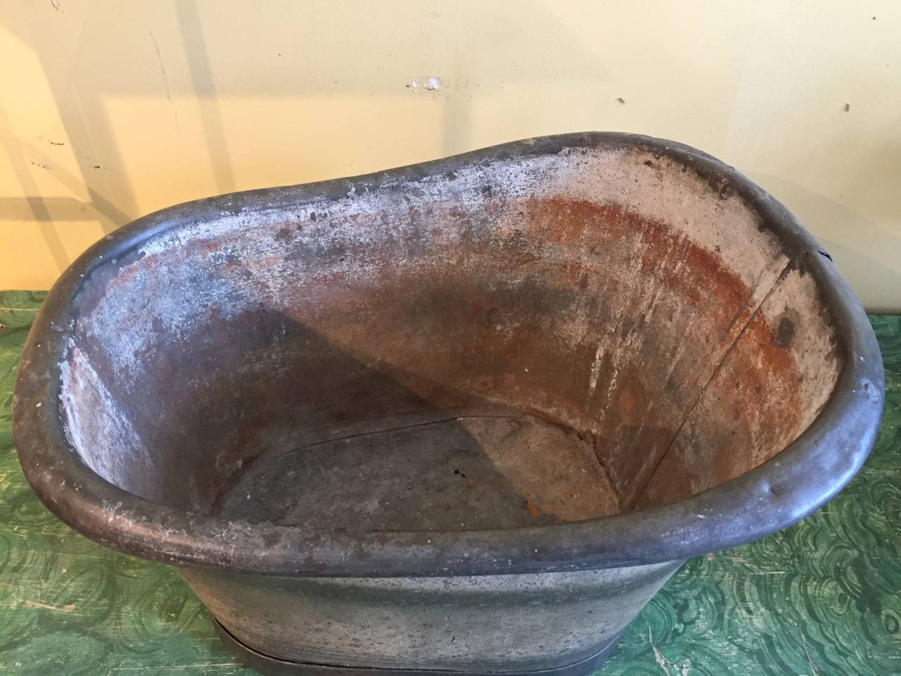 Early 19th Century French Tole' Foot Bath In Good Condition For Sale In New Orleans, LA