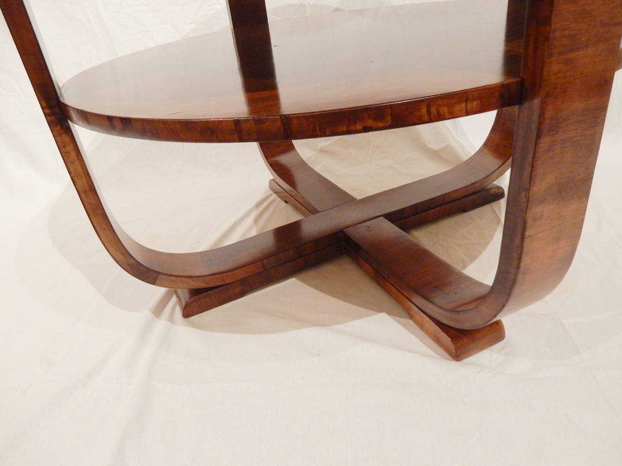 Mid-20th Century Round Art Deco Walnut Table