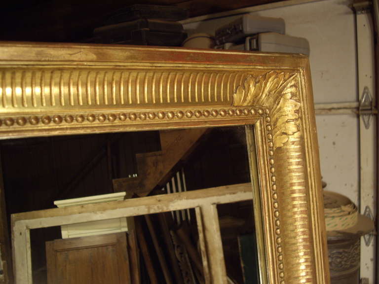 19th century French Restauration gold gilt mirror In Good Condition For Sale In New Orleans, LA