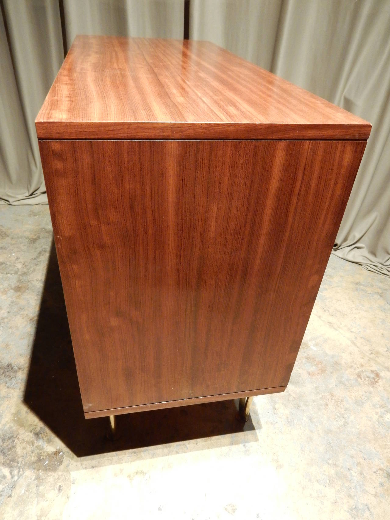 Mid-Century Modern Louvered Front Commode In Good Condition For Sale In New Orleans, LA