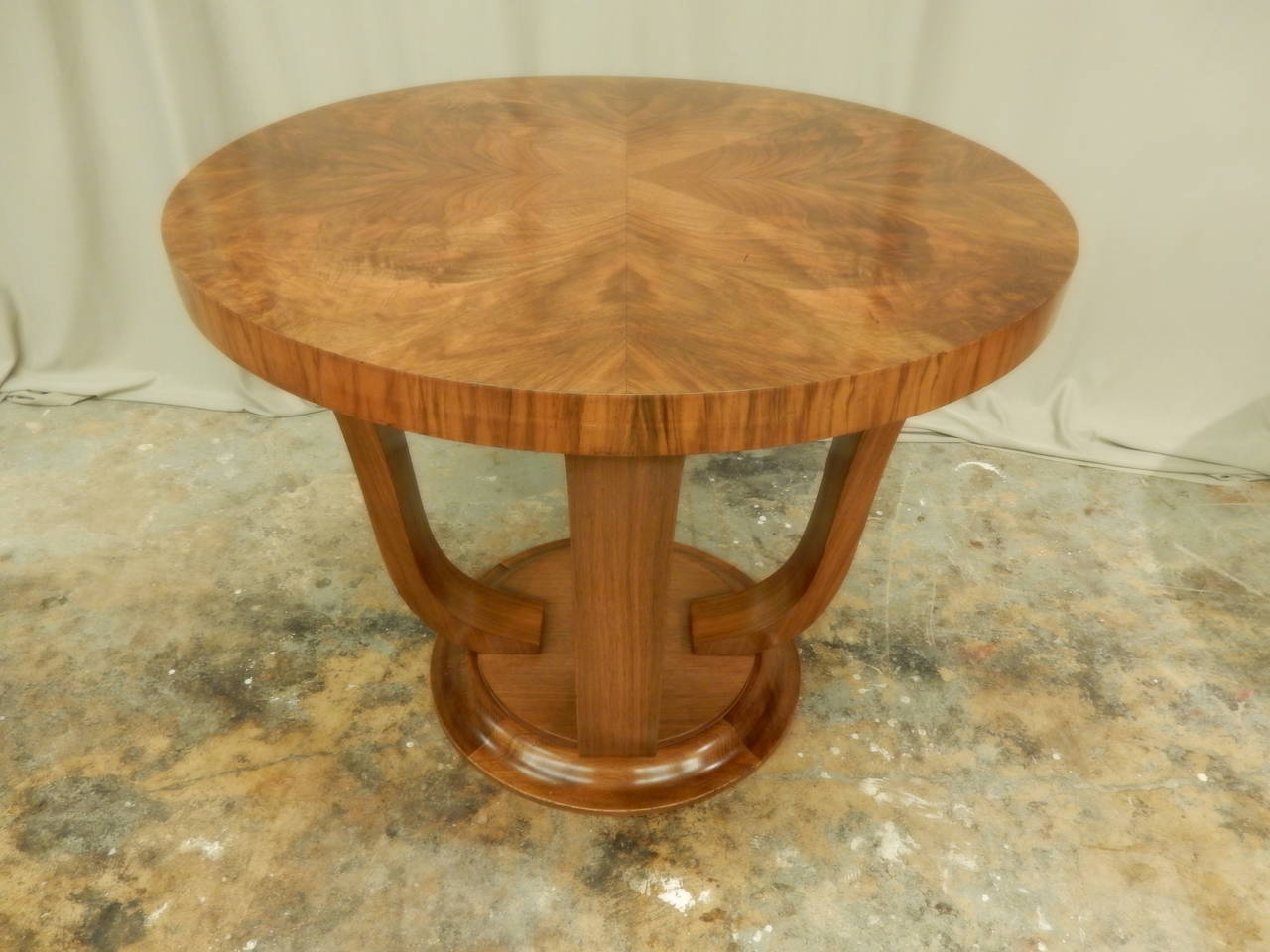 French Art Deco walnut side table with beautiful matching table top veneers.
Carefully restored with a lovely warm patina.