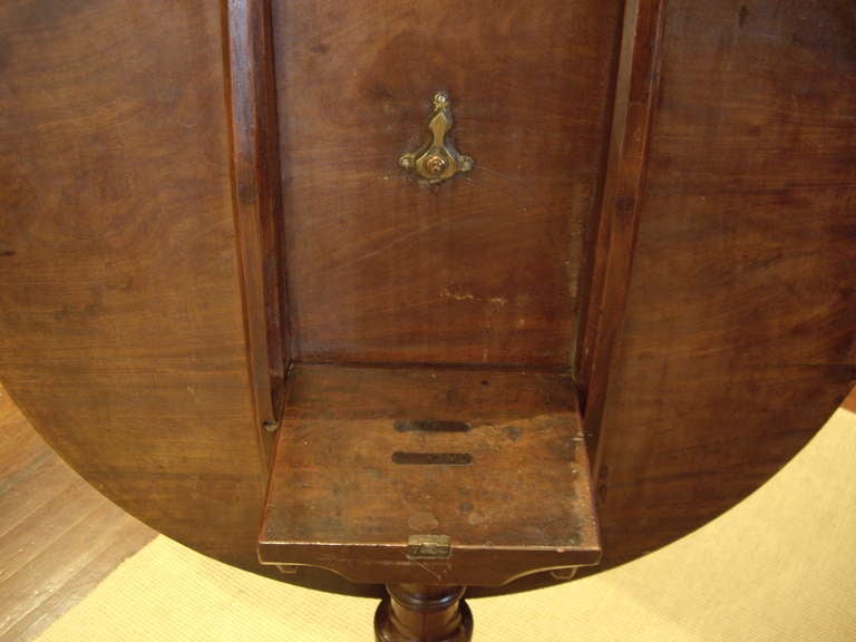Early 19th c. English tilt-top round table 4