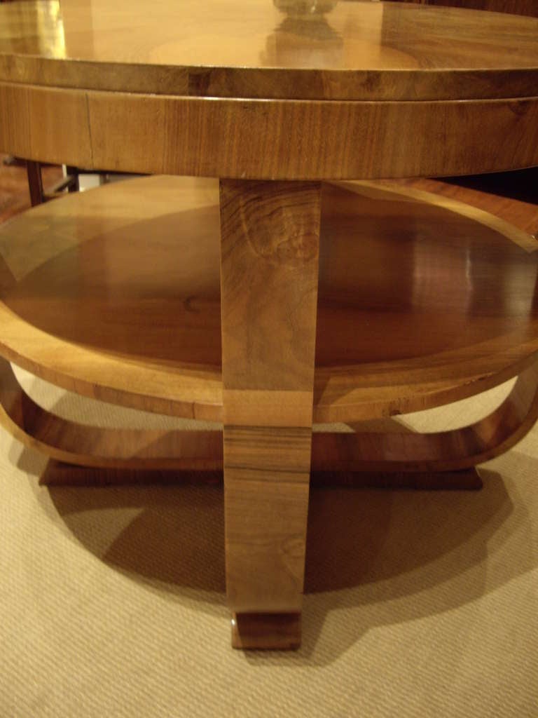 Table ronde Art Déco en noyer 1