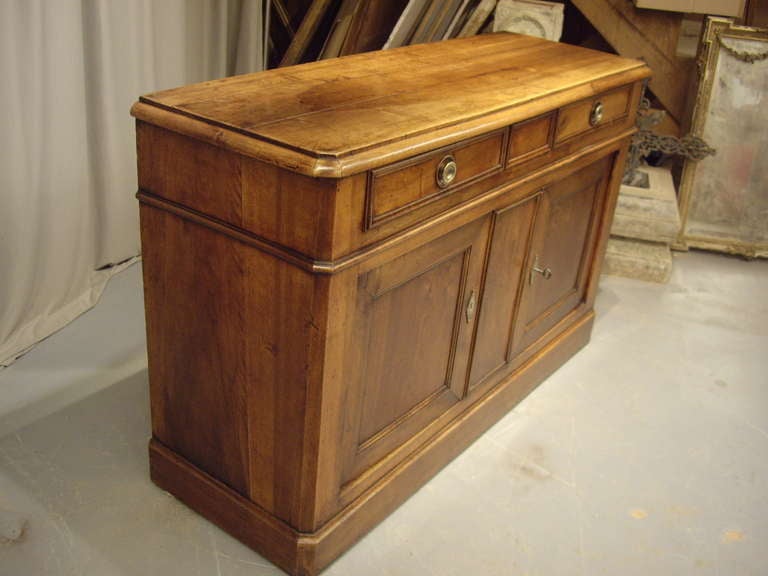 Early 19th Century French Walnut Buffet In Excellent Condition In New Orleans, LA