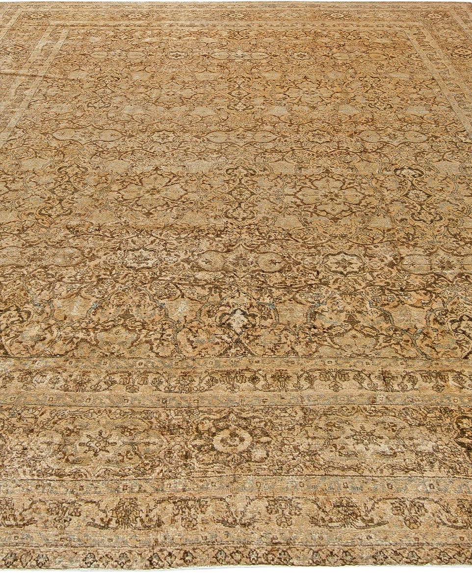 Doris Leslie Blauer antiker persischer Täbris-Teppich in Blau (Tabriz) im Angebot