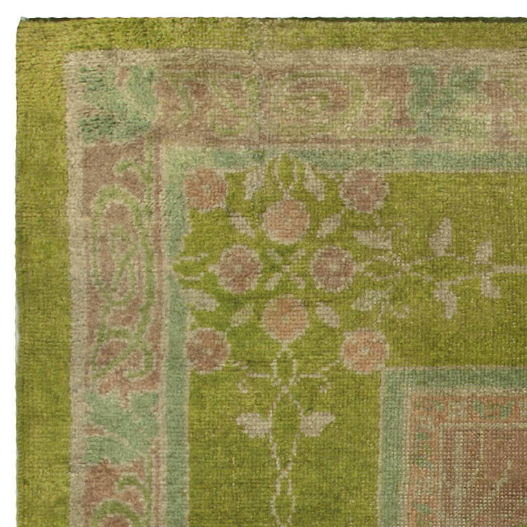 Arts & Crafts Voysey Donegal Rug in Stunning Green In Excellent Condition In New York, NY