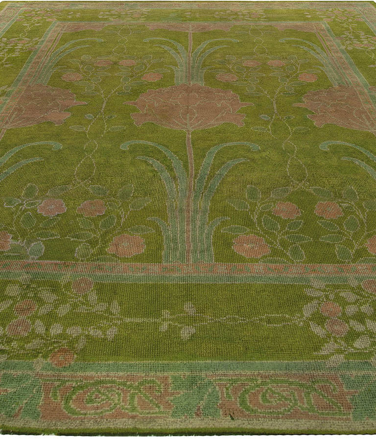 Wool Arts & Crafts Voysey Donegal Rug in Stunning Green