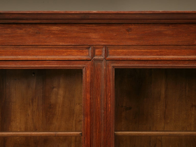 Early 19th Century Antique French Oak Cabinet In Good Condition In Chicago, IL