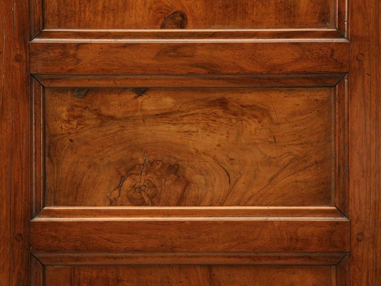 French Louis Philippe Figured Walnut Armoire-Époque In Good Condition In Chicago, IL