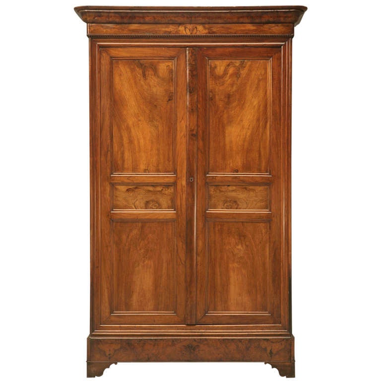 French Louis Philippe Figured Walnut ArmoireÉpoque For Sale at 1stdibs