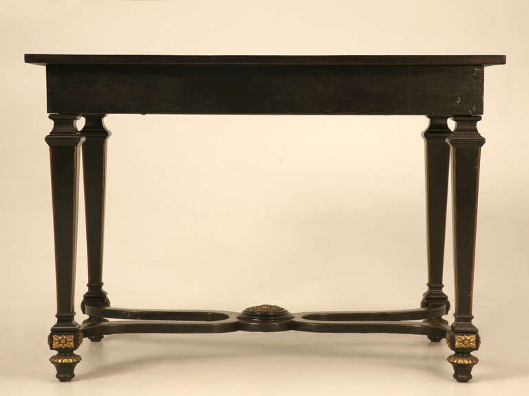 Petite circa 1880 francese Napoleone III laccato nero a due cassetti scrivania in vendita 3