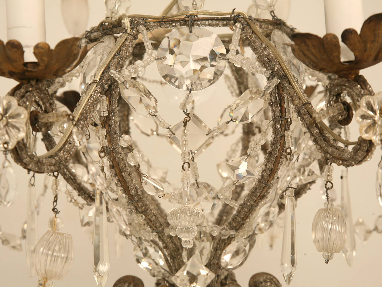 Milieu du XXe siècle Lustre vintage en perles et cristal en vente