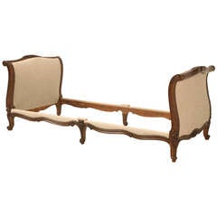 Circa 1880 French Walnut Daybed in the Style of Louis XV