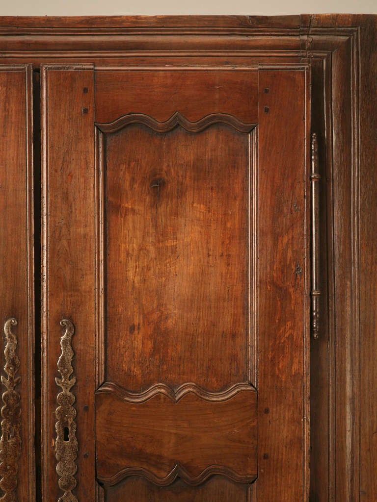 C1650 French Armoire From Brittany In Fair Condition In Chicago, IL