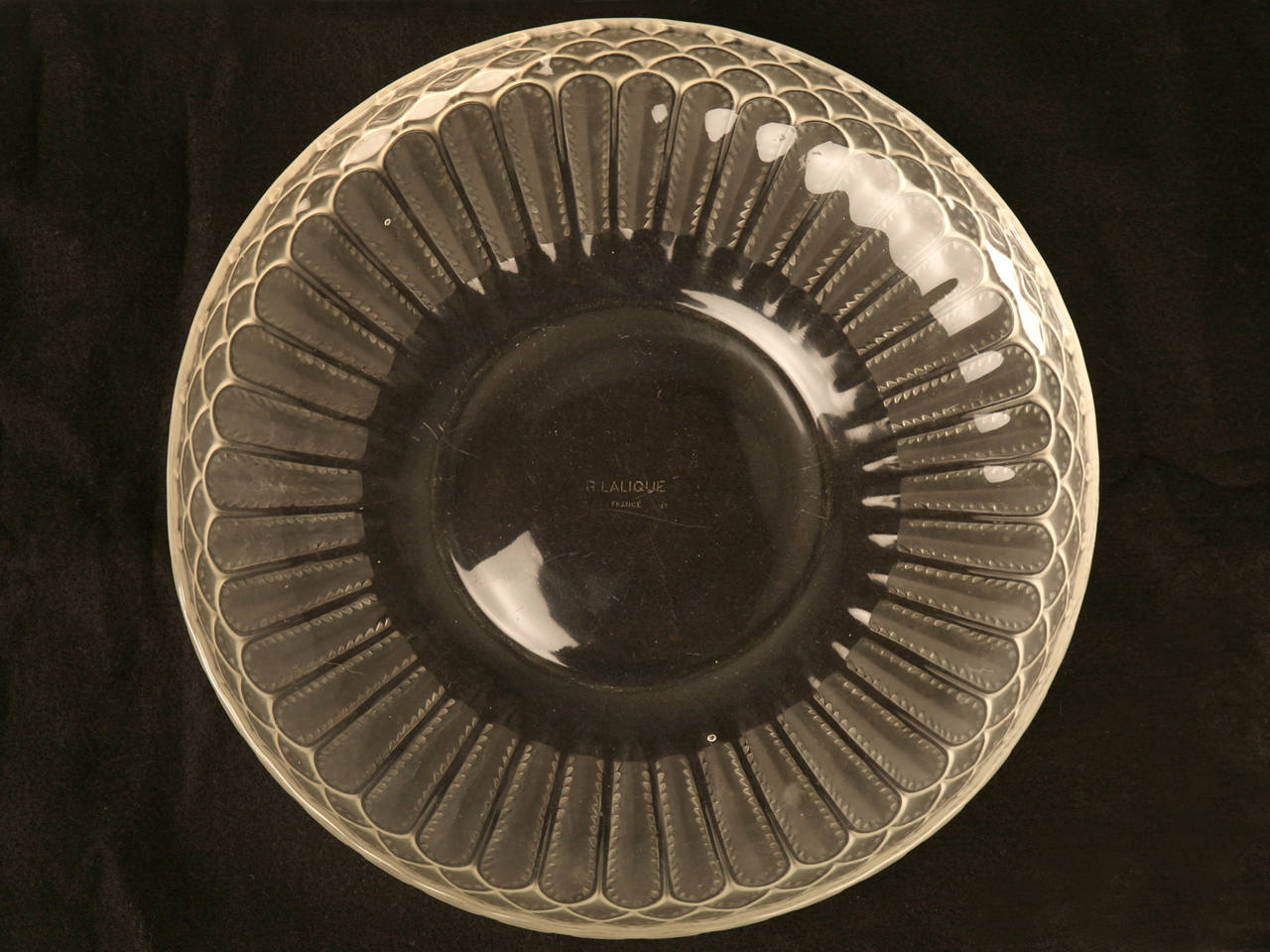 R. Lalique Jaffa bowl with abstract, or stylized floral decoration radiating from a clear center section, circa 1932. Please note the fine light scratches. There have been no repairs, nor are there any cracks.