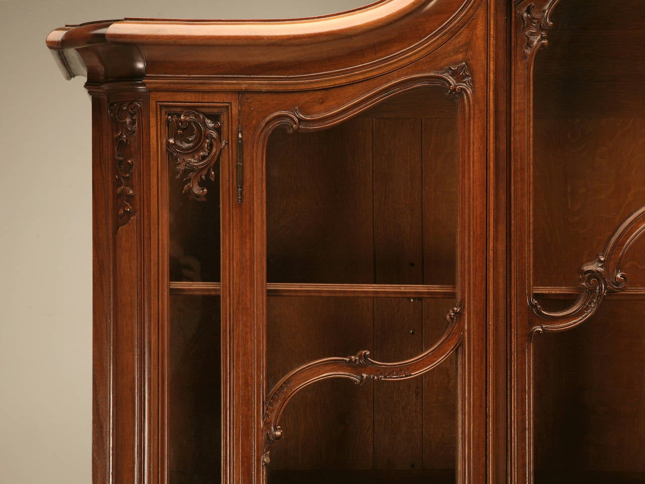 Antique French Walnut China Cabinet from Ch. Jeanselme & C° Paris In Excellent Condition In Chicago, IL