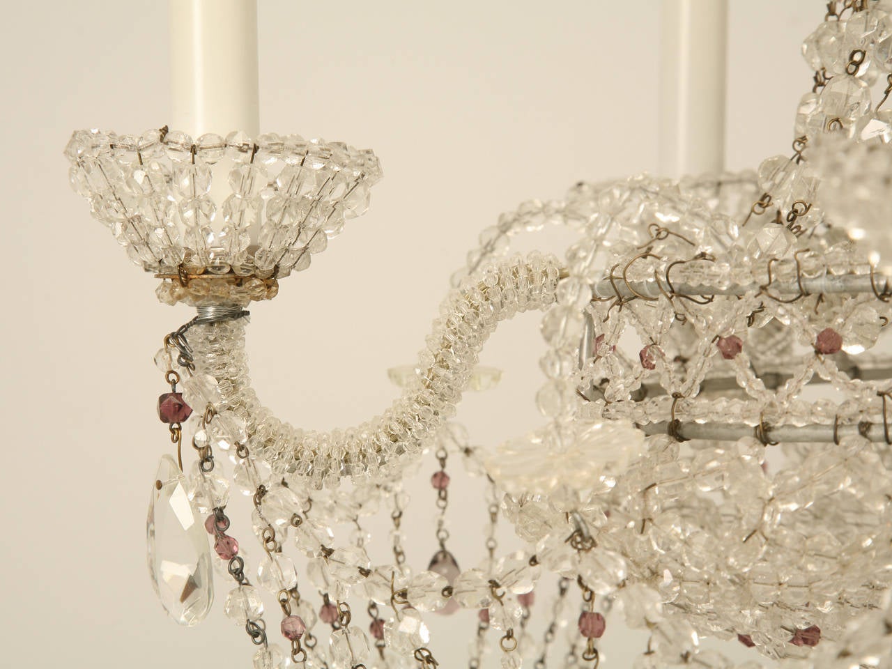 Italienischer Vintage-Kronleuchter aus Perlen mit 5 Lichtern, neu verkabelt aus einem privaten Palazzo in Mailand (Glas) im Angebot