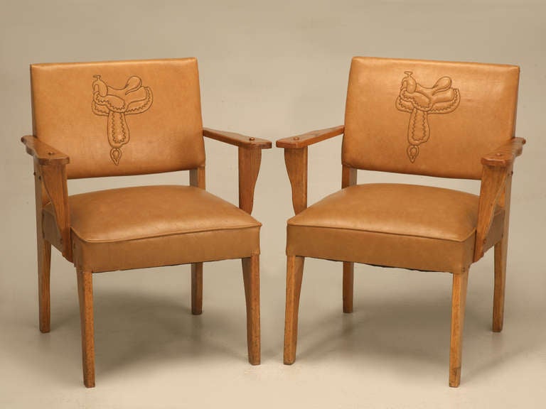 Low and behold! This here's the real thing! Yessiree, a stunning pair of vintage American A. Brandt Ranch Oak original arm chairs. Decorated with saddles, this pair of chairs immediately make you think of a much simpler time, a slower pace of life.