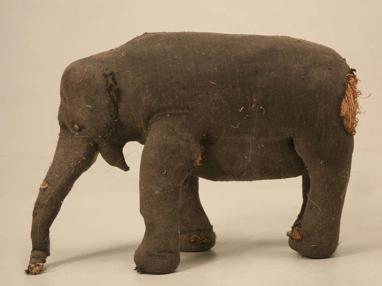 Country Antiquité française Child Childs Stuffed Elephant circa early 1900's Unrestored en vente