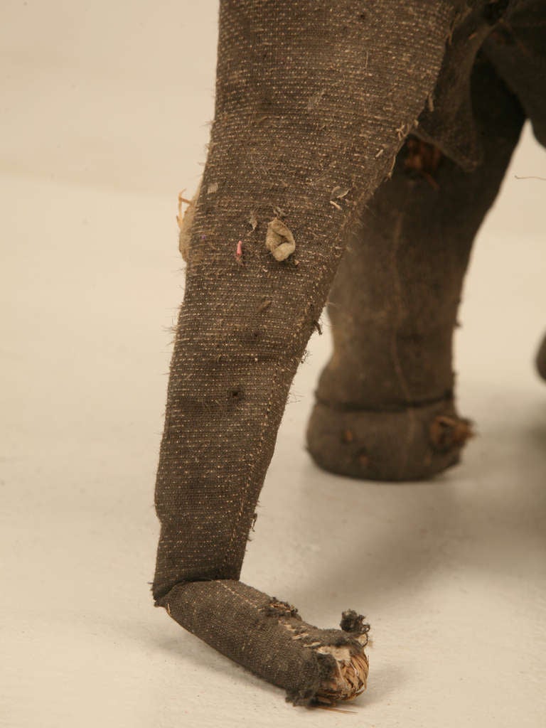 Tissu Antiquité française Child Childs Stuffed Elephant circa early 1900's Unrestored en vente