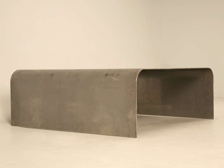 Table basse moderne Fabriquée par Old Plank dans un acier très épais et extrêmement lourd. Une fois que vous aurez placé cette table basse, vous hésiterez à la déplacer. Comme notre table basse moderne Old Plank est fabriquée à la main, une à la