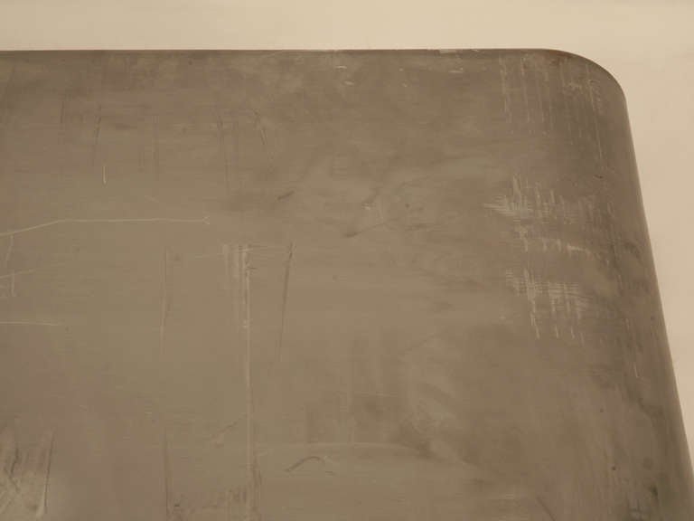 Mesa de centro de acero Disponible en tamaños y acabados opcionales por Old Plank Muy pesada Hecho a mano en venta