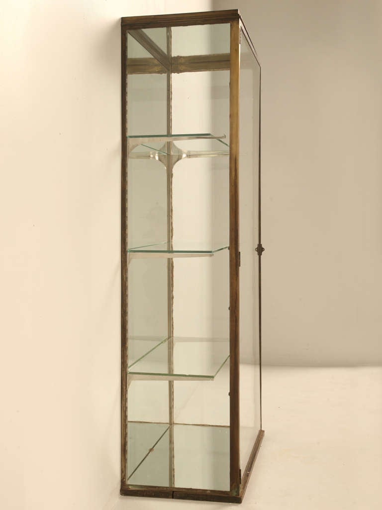c1920 French Brass Display Case In Good Condition In Chicago, IL