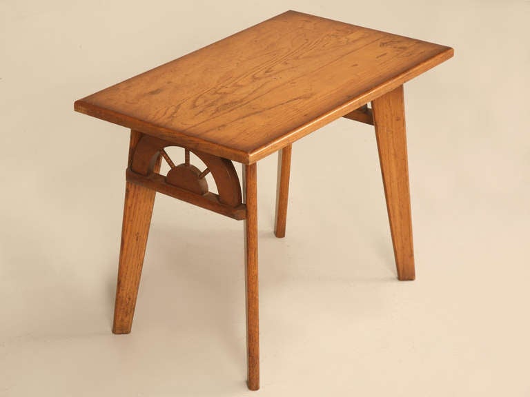 Vintage American Ranch Oak Side/End Table w/Double Wagon Wheel Designs In Good Condition In Chicago, IL