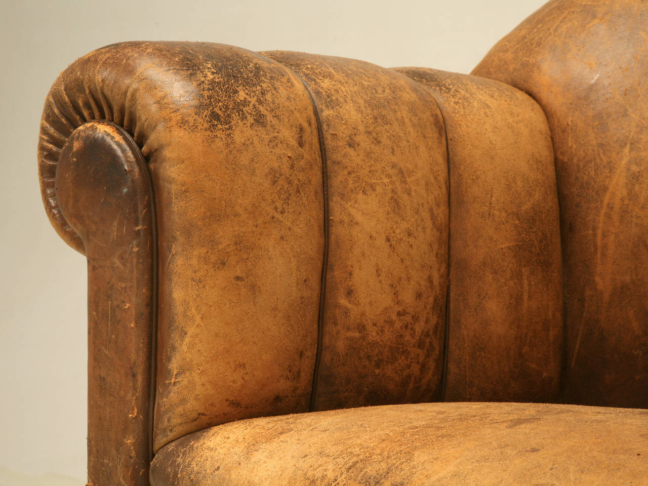French Original Leather Lounge Chair 1