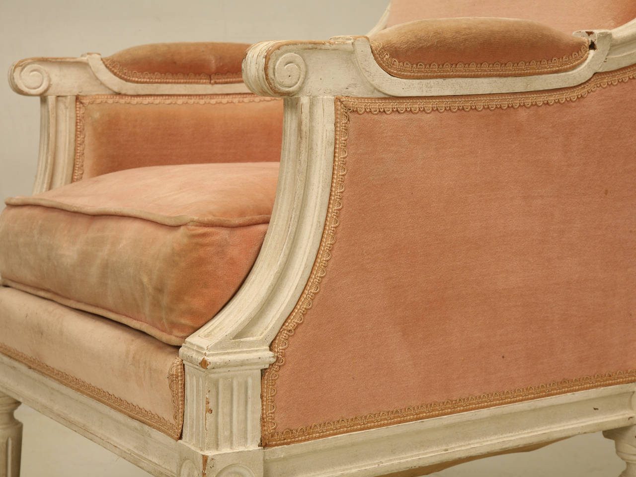 French Louis XVI Style Bergere Chairs in Original Paint 3
