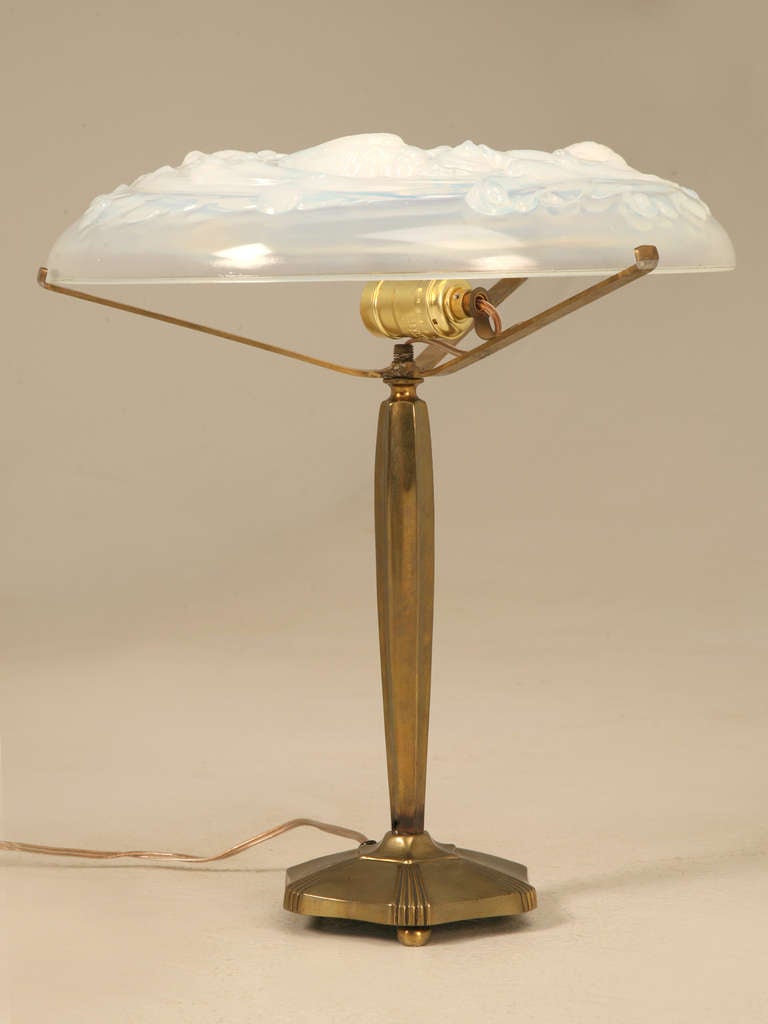 French Bronze Art Deco Table Lamp Signed by Leunox, France. Opaline Glass Shade For Sale 1