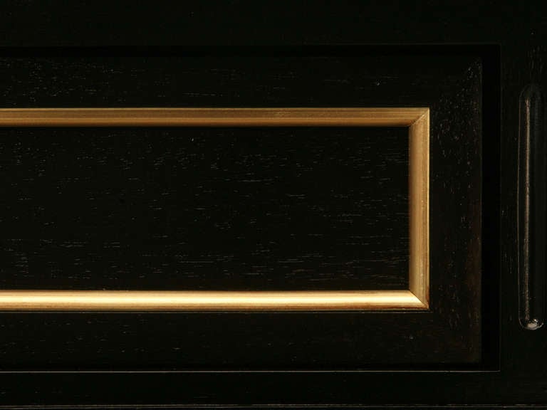 Mogano Buffet in stile francese Luigi XVI in mogano ebanizzato di Old Plank Cabinetry Qualsiasi dimensione in vendita