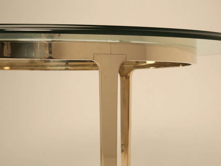 Mid-Century Modern Round Center Hall Table in Bronze or Brass  In New Condition For Sale In Chicago, IL