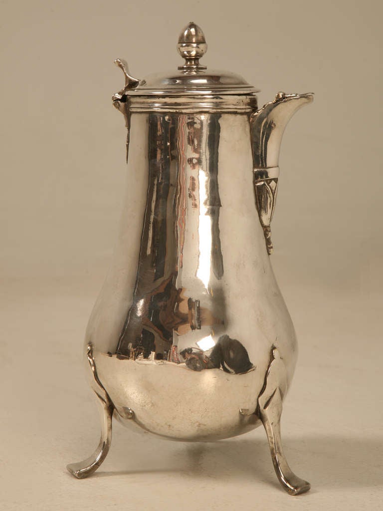 Silver plated Christofle chocolate/hot beverage pot. Hallmark on the bottom (image 10).