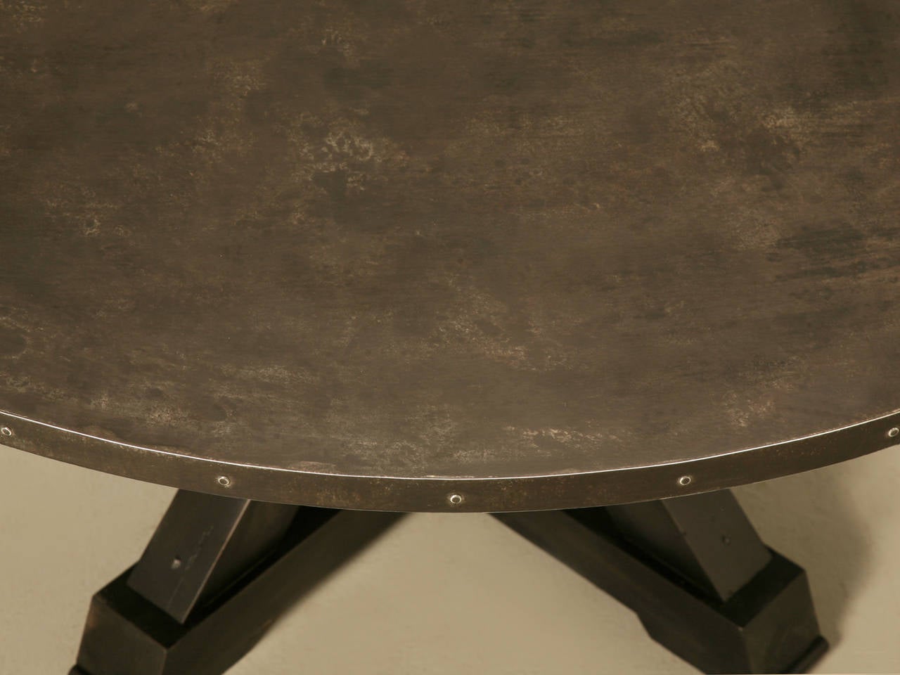 Fait main Table de salle à manger en zinc d'inspiration française fabriquée sur mesure à Chicago, finition toutes dimensions  en vente