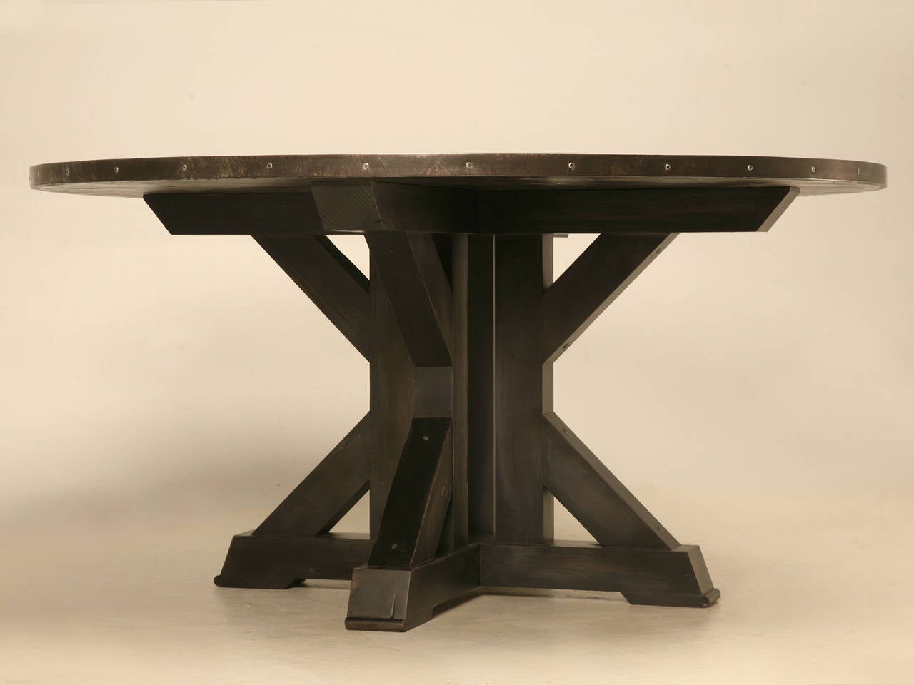 Table de salle à manger en zinc d'inspiration française fabriquée sur mesure à Chicago, finition toutes dimensions  en vente 1