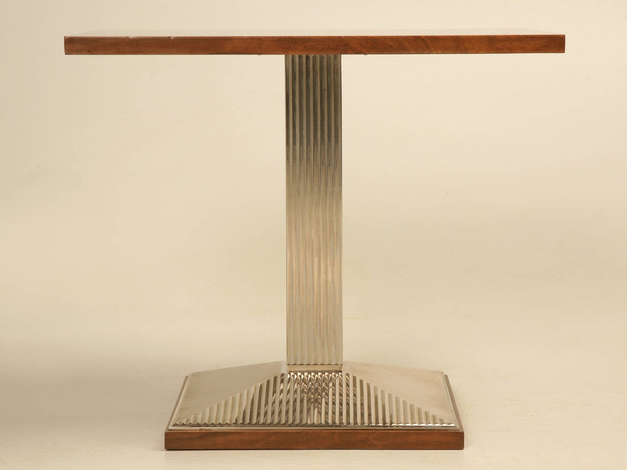 Art Deco Side Table in Walnut and Ribbed Metal In Good Condition In Chicago, IL