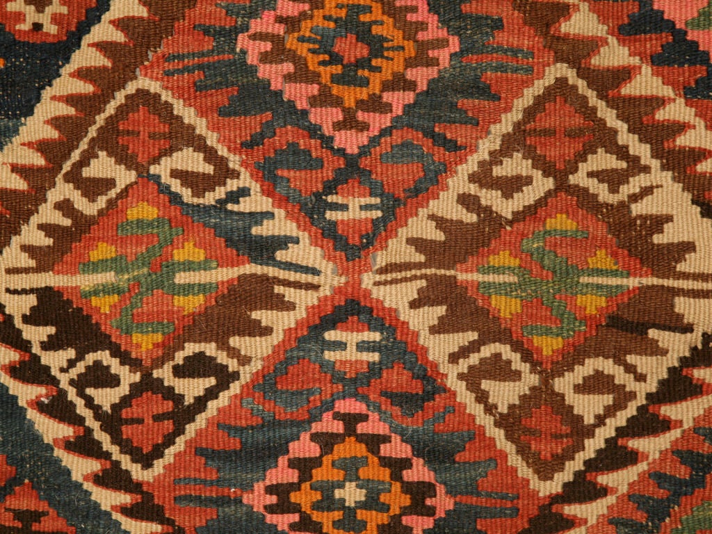 Get insider info on New Arrivals, Big Events & Special Offers. Patterned rugs work with any drapery style to set a room’s overall tone. Use drapery and rugs in similar colors to act as a backdrop to other furnishings. For more drama, use richly hued carpets and curtains that contrast or complement each other.